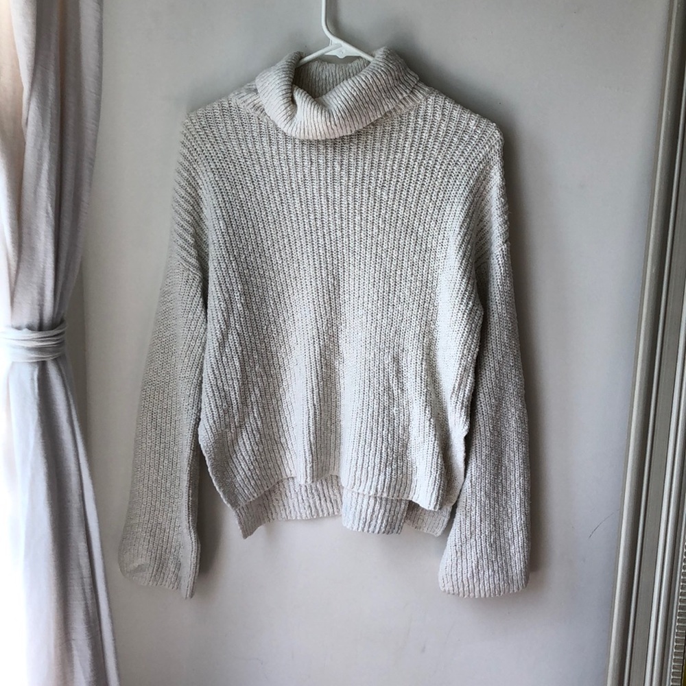 Kendall & Kylie turtleneck sweater